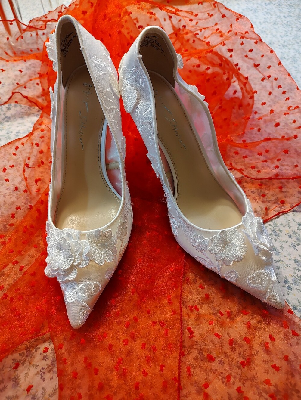 Betsey Johnson Aimee White Mesh Floral Appliqué Pointed-Toe Wedding Heels 9
